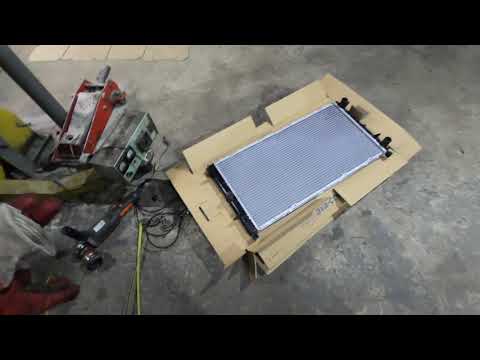 Видео: РАДИАТОР ЗАМЕНА НА VOLKSWAGEN T4