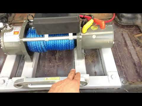 Видео: Нива, установка лебедки в багажник.