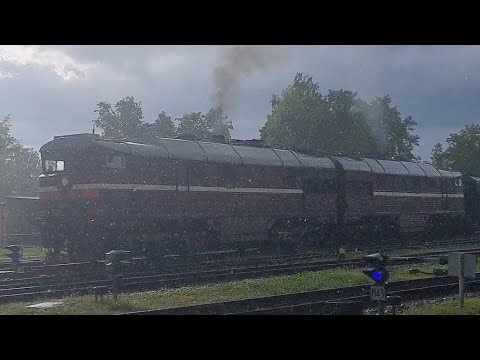 Видео: 2ТЭ116-995 уезжает со станции Крустпилс.
