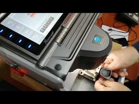 Видео: Изготовление дубликата автоключа Ford focus 2002 года