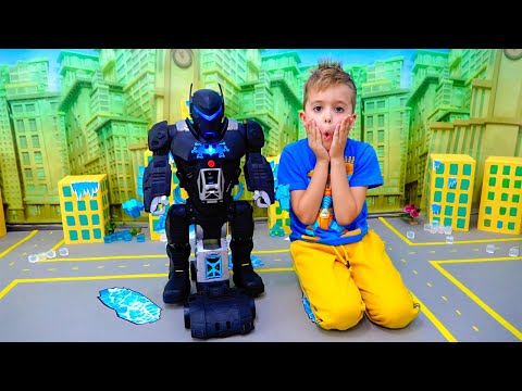 Видео: Влад и Никита играют с игрушкой Bat Tech BatBot и спасают город