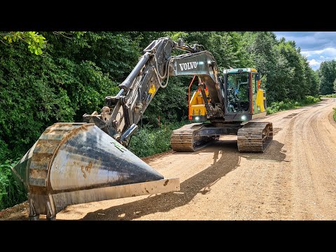 Видео: Я пытаюсь выкопать канаву с помощью 3D GPS (с субтитрами)