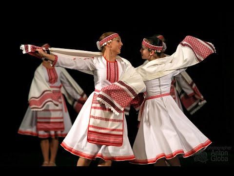 Видео: "Рукодельницы", ансамбль "Школьные годы". "Needlewomen", ensemble "School Years".