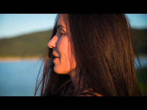 Видео: Прегърнат Облак - A Cloud Embraced Project