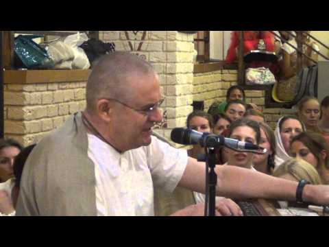 Видео: Е.М. Прабхавишну прабху - Нектарный маха-киртан - Московский центр индийской культуры - 12.07.2015