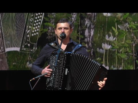 Видео: 🎶Иван Адыбаев и ансамбль «Вечерка» 🎶Новосибирская филармония. Песня Ивана Адыбаева «Кружится лист».🎶