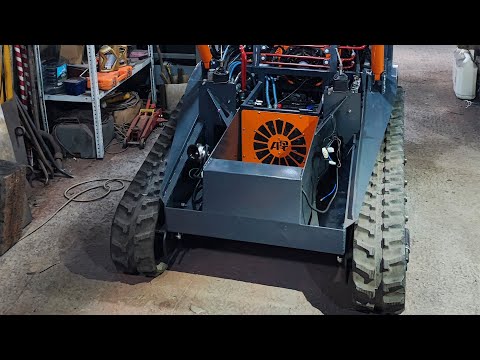 Видео: Обзор внутренностей. Мини погрузчик. С-10