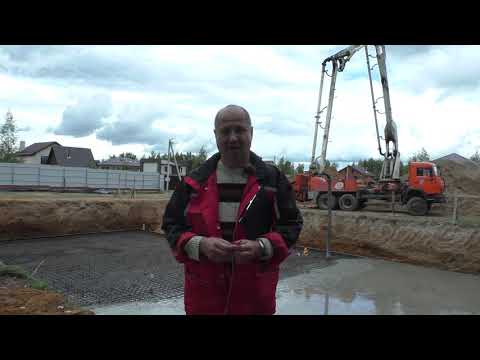 Видео: Устройство цокольного этажа из фундаментных блоков.  Бетонирование плиты.