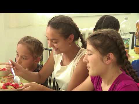 Видео: Сайрамдағы балалар үйі түлектерінің бітіру кеші өтті