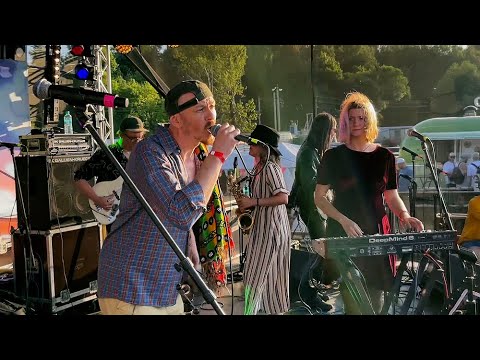 Видео: Краснознаменная дивизия имени моей бабушки feat.  Рома ВПР - Ядовитый плющ