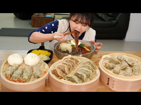 Видео: Мясо, Креветки, Кимчи, пельмени🥟Острая холодная лапша Пибим Нэнмён Мукбан🍜