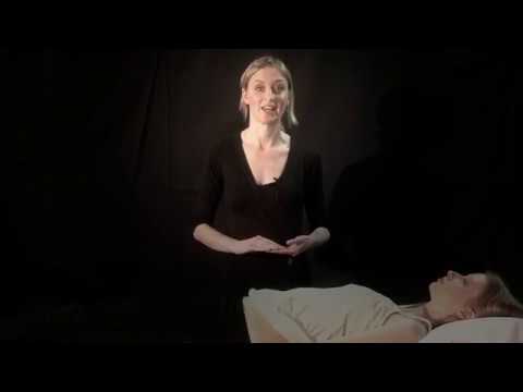 Видео: Серия осмотров пациентов – д-р Холли Берри