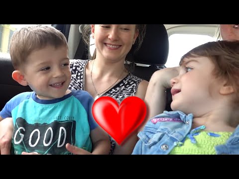 Видео: VLOG Кирюша и Алиса мило играют