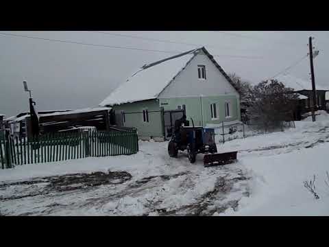 Видео: Выпал первый снег.Уборка снега Самодельном трактором