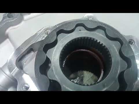 Видео: 4d56 (D4BH)  удаление балансиров. Замена масляного насоса