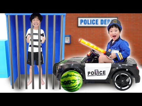 Видео: Игрушка полицейская машина с арбузом для детей Police Car Power Wheels for Kids