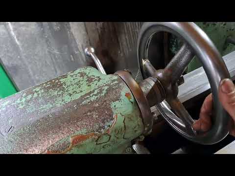 Видео: Простой способ при засверловке отверстий на токарном станке.