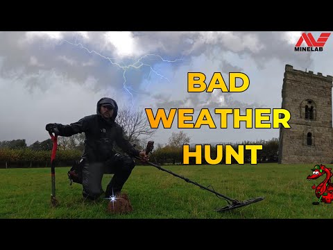 Видео: «Поиск металла в ужасную погоду… и всё равно найденное сокровище!» Metal Detecting UK 2025
