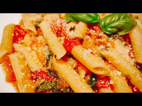 Видео: Паста с помидорами и базиликом. Pasta al pomodoro 🍅 fresco e basilico.