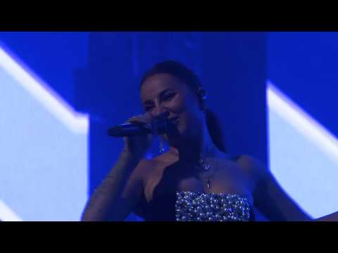 Видео: ARTIK & ASTI - Неделимы (LIVE @ Saint-Petersburg 15.11.19)