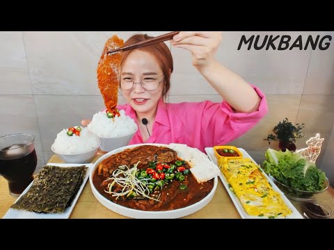 Видео: Субтитры) Spicy braised kimchi with whole pork belly. Omelet with Cheese. REAL SOUND. ASMR. MUKBANG