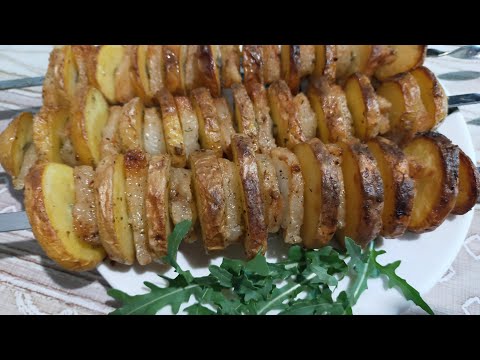 Видео: Жарим картошку с курдюком на мангале.