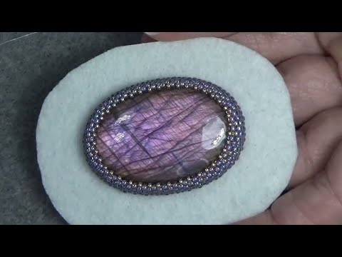Видео: Tutorial #6 Beaded  Embroidery techniques bezels, Peyote bezel,  Мастер класс, оплетение кабошона.