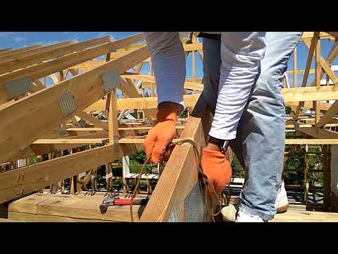 Видео: Надежный способ крепления кровельных ферм к верхней обвязке или мауэрлату