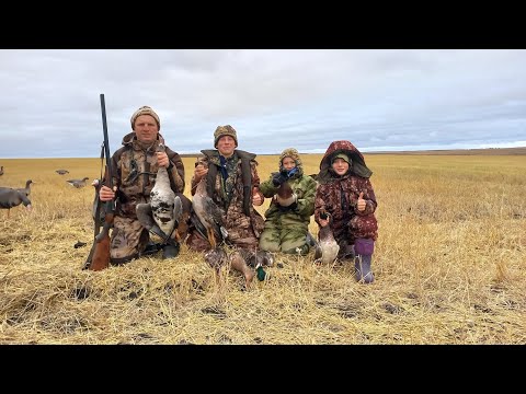 Видео: Охота на гуся!!! Гусь попёр!!!