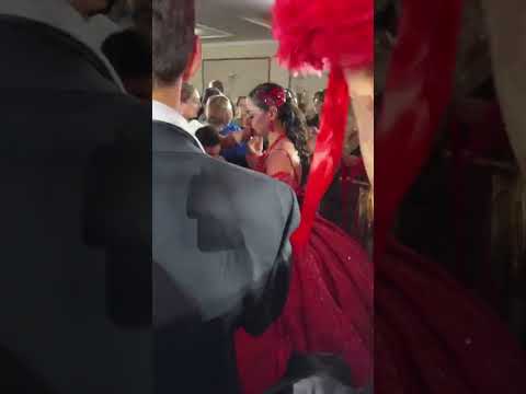 Видео: свидетели подтвердили то, что она была чиста как слеза. вынос чести невесты на цыганской свадьбе 