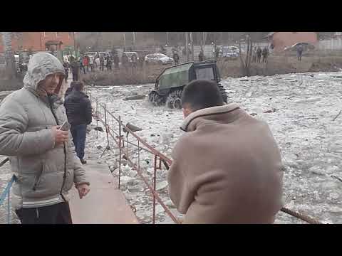 Видео: На речке Ворскла в с.Кротенки SHERP убирает затор.