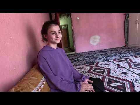 Видео: Деревенская жизнь сестер в горах