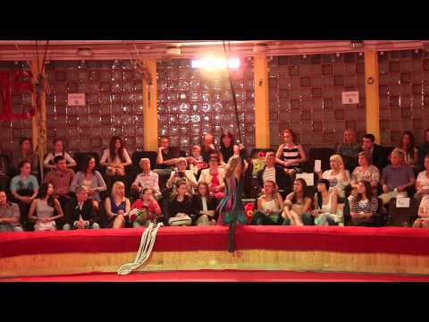 Видео: Воздушная гимнастка на ремнях - Кристина Иванова