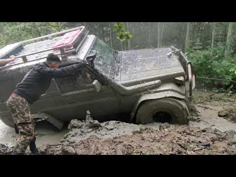 Видео: Ленд Крузер 70 на боггерах.