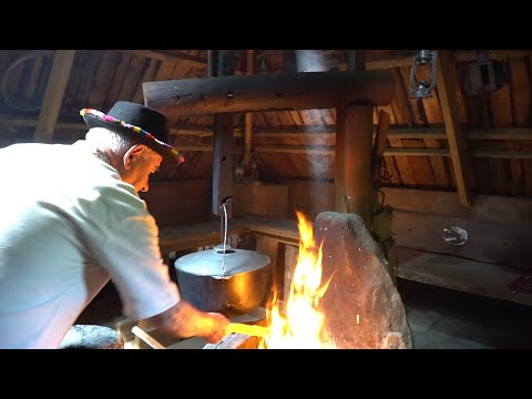Видео: Гуцульський банош в гуцульській колибі від гуцула в Микуличині. Гуцульська кухня.