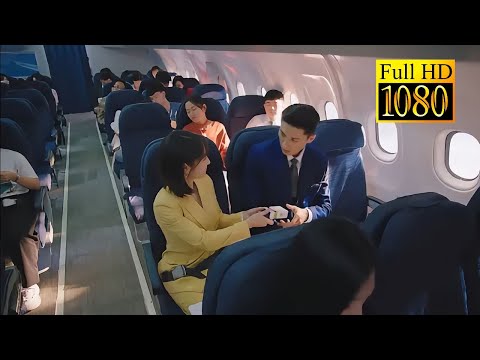 Видео: у босса внезапно заболел живот. Ронг дал ему лекарство. Он влюбился в нее.