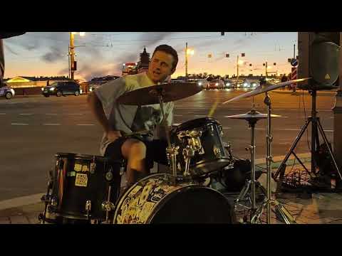 Видео: Питерские уличные музыканты. гр.ISTREETBAND
