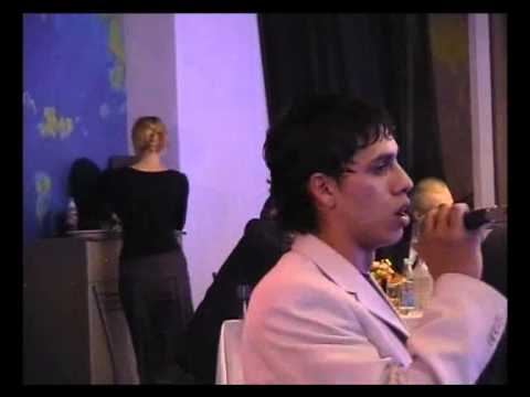 Видео: Каждый хочет птицу в клетке для себя иметь