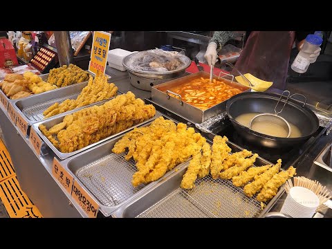Видео: Недавно на рынке открылся небольшой ресторан закусок (ттокпокки) и кимбап.