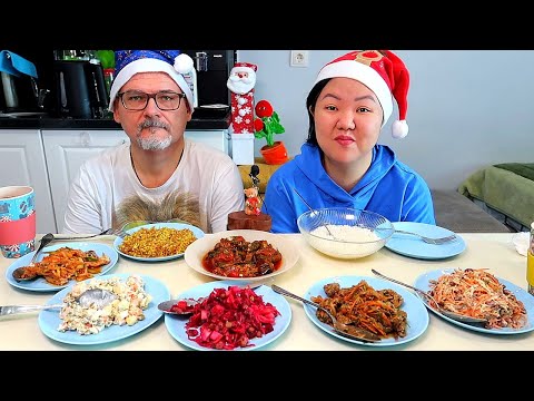 Видео: МУКБАНГ НОВОГОДНИЕ САЛАТЫ -из корейской морковки, винегрет, оливье, 2 хе, салат из корейской моркови