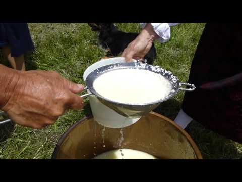 Видео: Как делают швейцарский сыр раклет