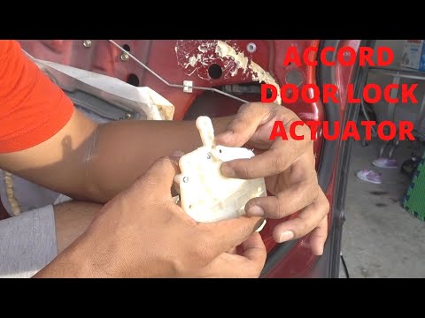 Видео: Как заменить привод дверного замка || Honda Accord 1998–2002 годов выпуска