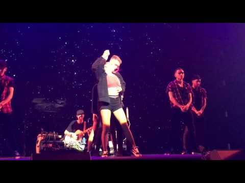 Видео: Егор КРИД- Мне нравится ( Crocus City Hall сольный концерт 07.03.2017)