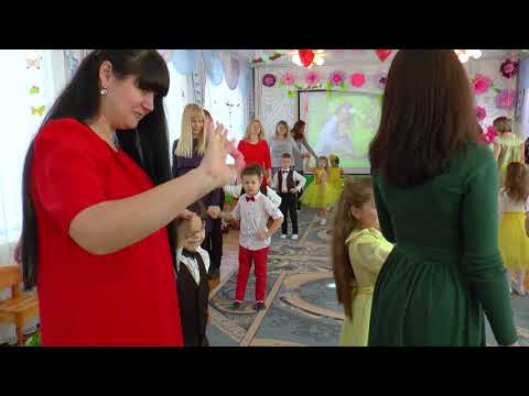 Видео: Танок з мамами"Малесенькі долонькі" (дякую за ідею  Інні Борисенко) , ДНЗ № 14 "Золотий півник"