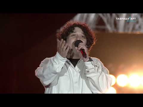 Видео: Антон Токарев – Беги, беги (Иванушки Cover Live @ Таврида АРТ)