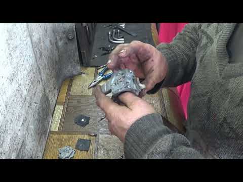 Видео: Огляд карбюратора /з літаючого мопеда.