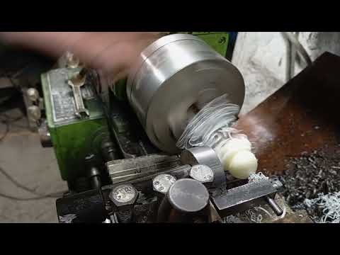 Видео: Шароточка.Ещё одна приспасоба для токарного станка.