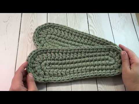 Видео: Как связать подошву  для тапочек связанные ленточной пряжей. Часть 1