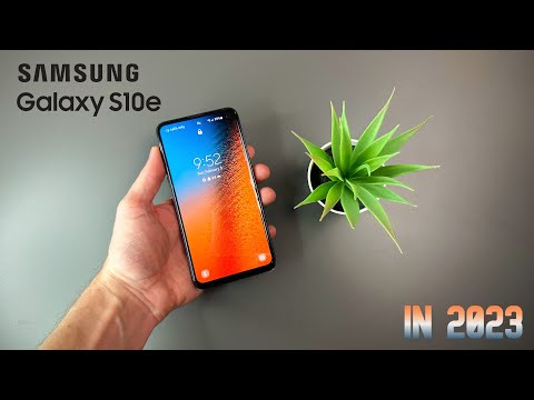 Видео: Samsung Galaxy S10e в 2023 году — все еще стоит ли он того?