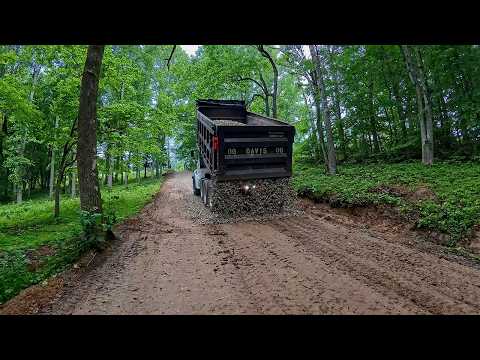 Видео: Как отремонтировать выбоины на гравийной подъездной дороге с уклоном 22%!